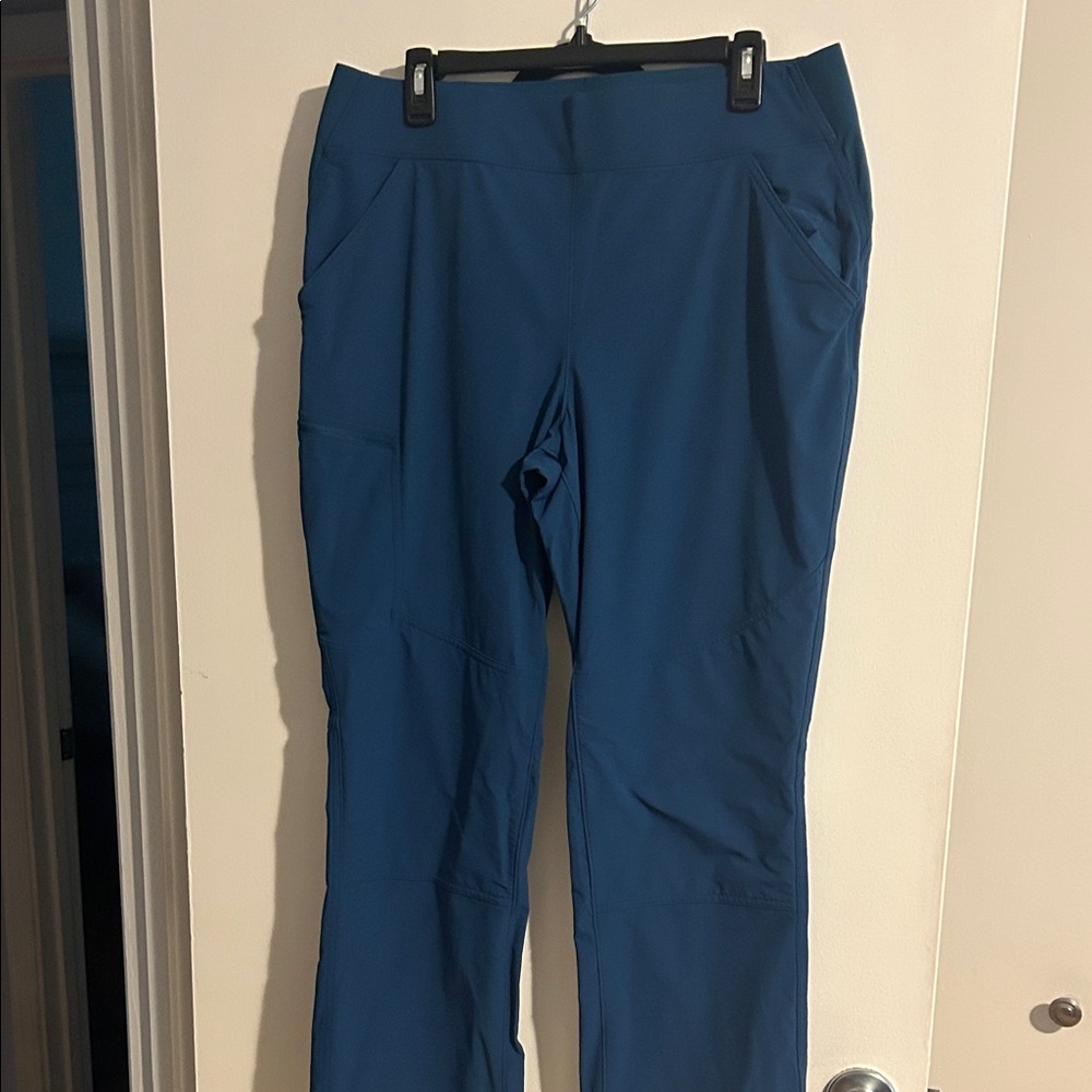 Duluth Trading Co Navy Pants with White Label